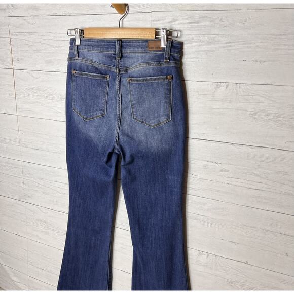 Judy Blue Jeans Womens Size 7/28 Medium Wash Tulip Raw Hem Cotton Blend - Picture 12 of 16